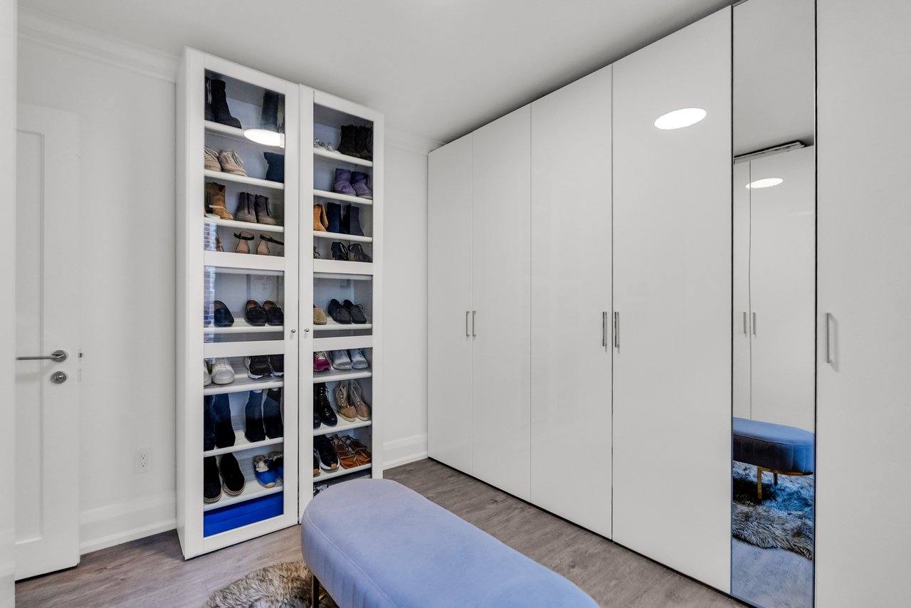 Gorgeous Upgraded Residence