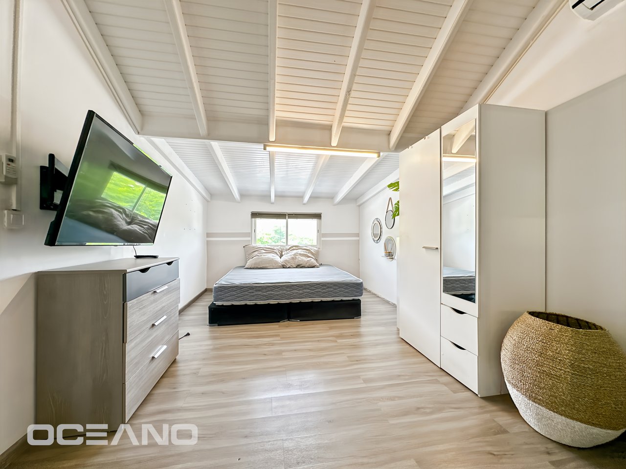 Cozy Home with Mezzanine and Large Terrace – Orient Bay