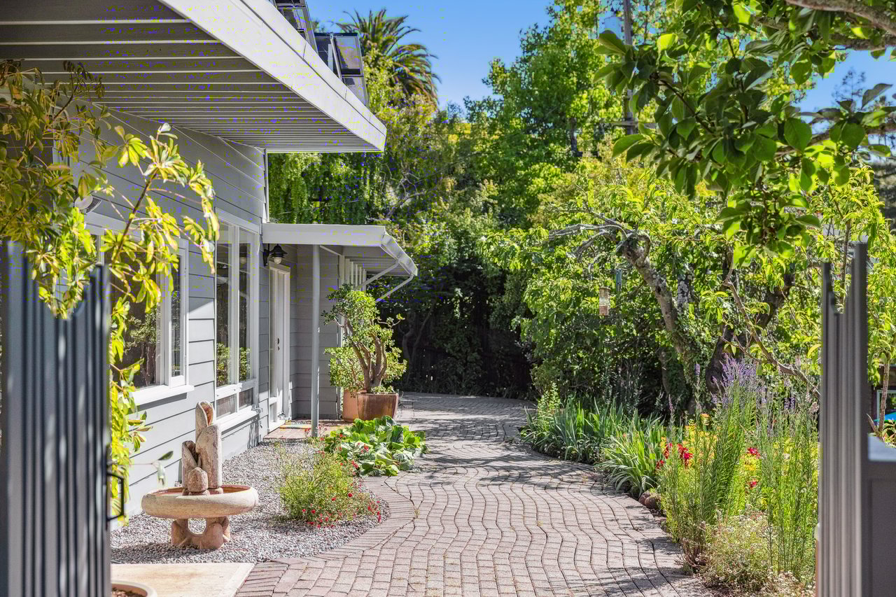 35 Saint Francis Ln