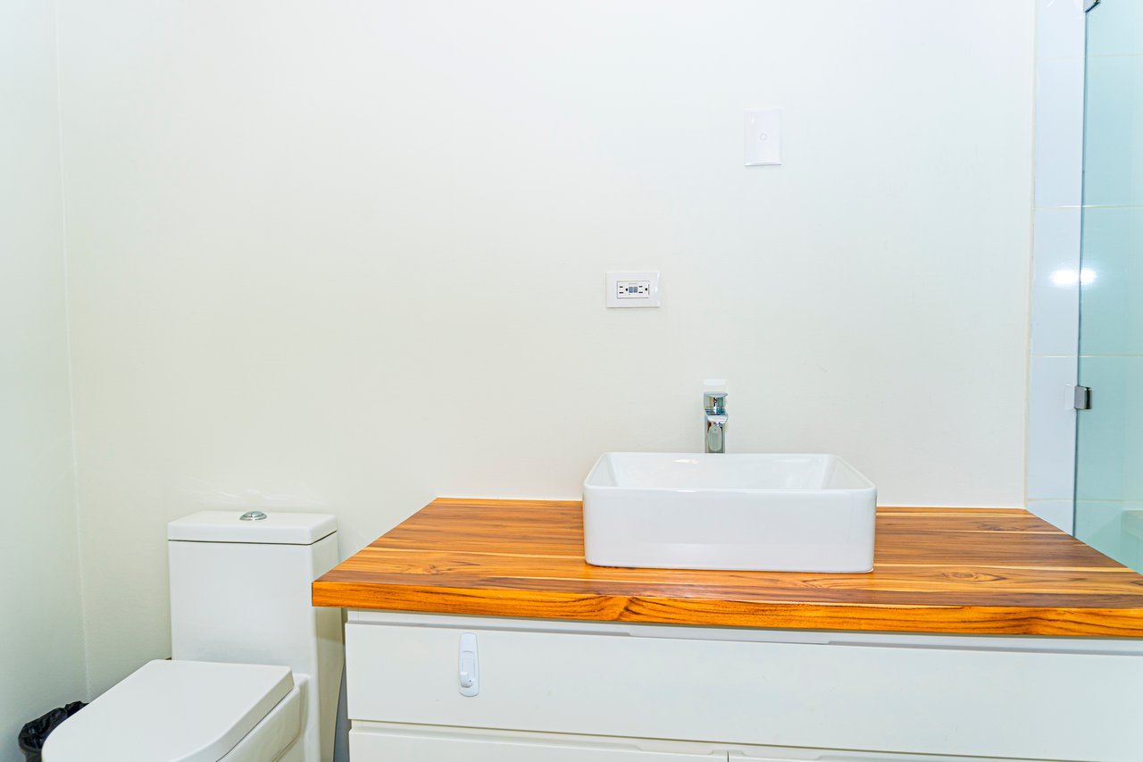 Modern Elegance Meets Tropical Lifestyle in Uvita