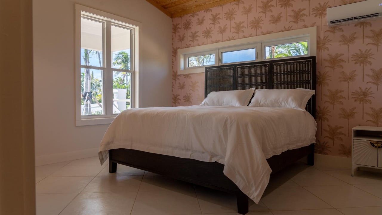 Sunnyside, Treasure Cay 