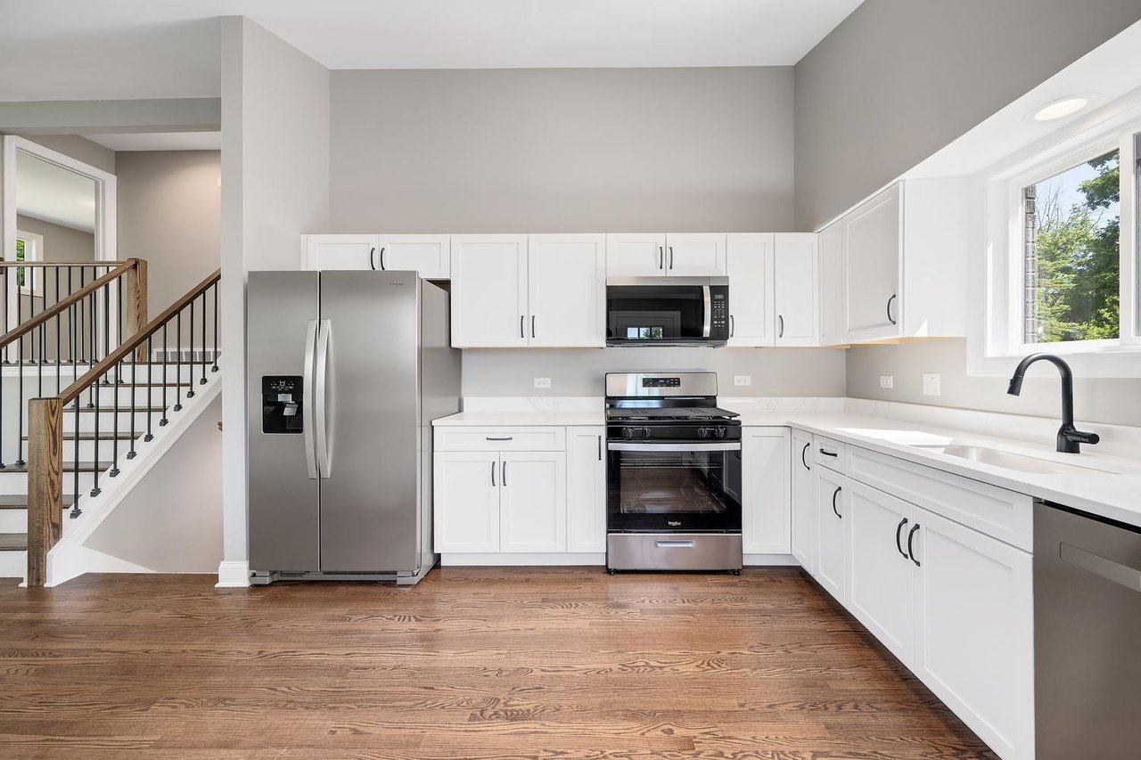 1N535 Park Blvd, Glen Ellyn IL – Fully Renovated Split-Level on Nearly Half an Acre Listed at $475,900