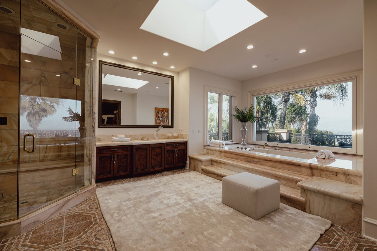 3364 Clerendon Rd, Beverly Hills 