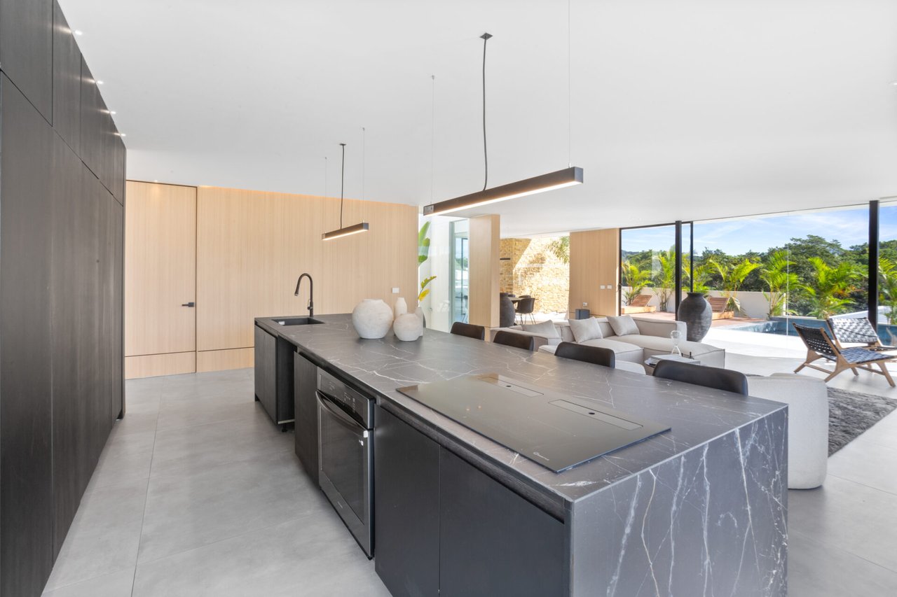 Villa Juba | Contemporary 4-Bedroom Villa with Mono Loco Beach Club Membership in Tamarindo