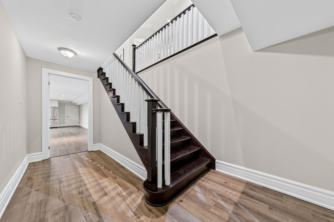 62 Fergus Ave