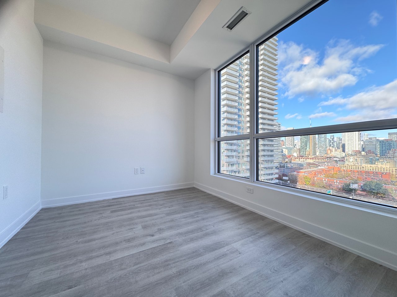 15 Richardson Street Unit: 1602