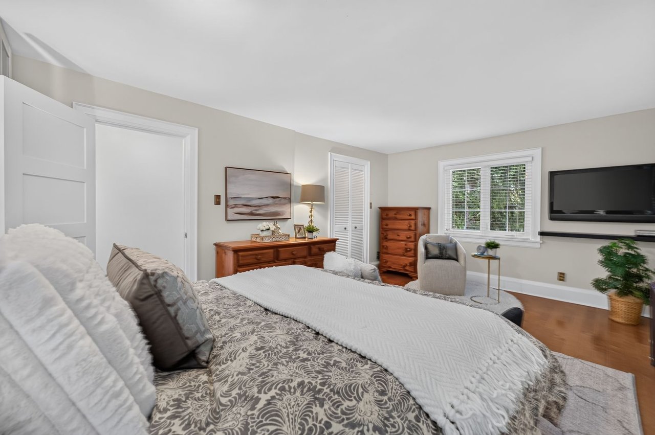 33 Ben Machree Dr