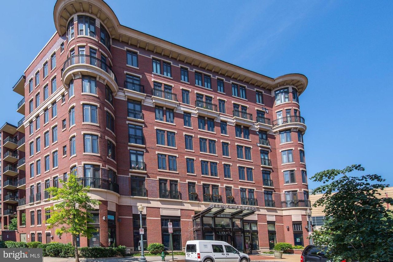 1390 Kenyon St NW #813