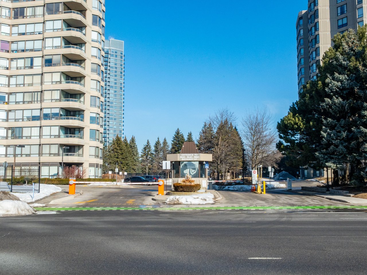 7420 Bathurst Street, 1602