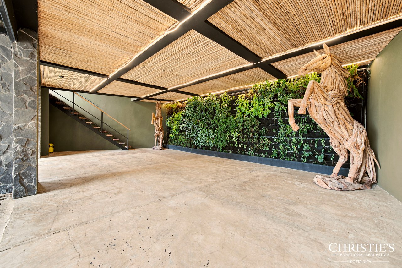 LE CLOS - An Exclusive Three-Residence Estate 