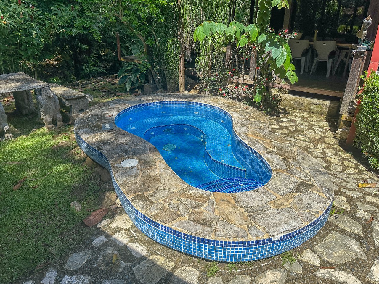 A riverfront 3-bed home on a large property In Ojochal, Costa Rica