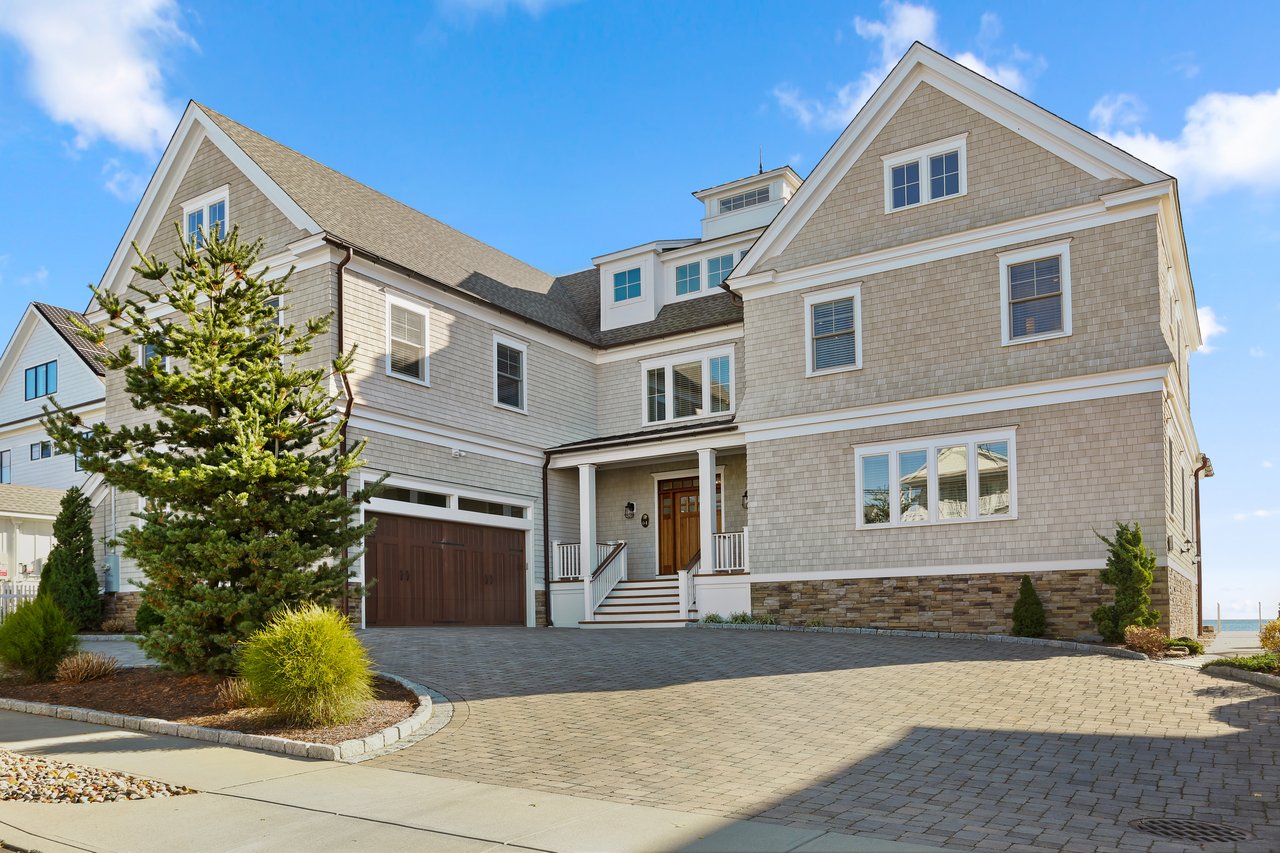 WATERFRONT LUXURY * PRIVATELY SOLD * RECORD SETTING PRICE