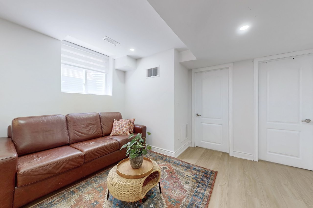 851 Clemens Crescent