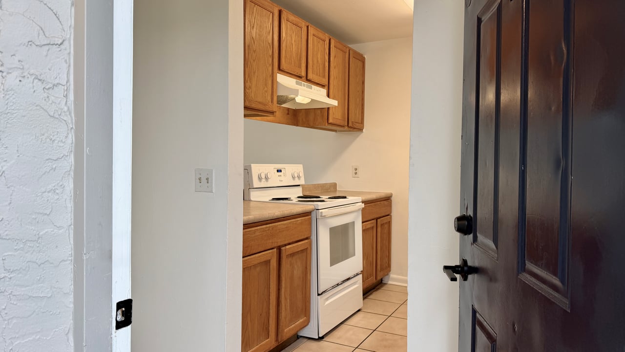 Spacious Ground-Floor Apartment for Lease in Winter Springs
