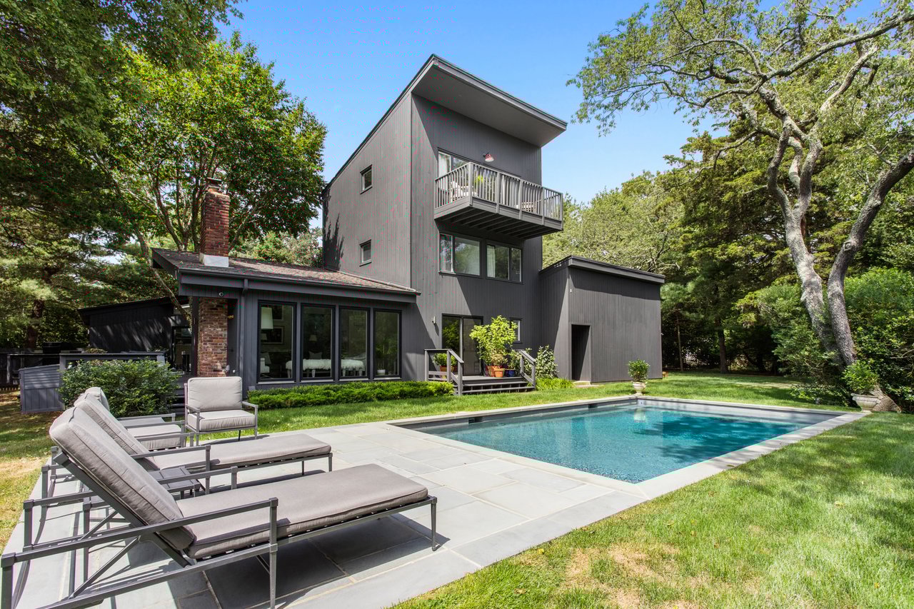A MODERN RETREAT IN PRIME LOCATION