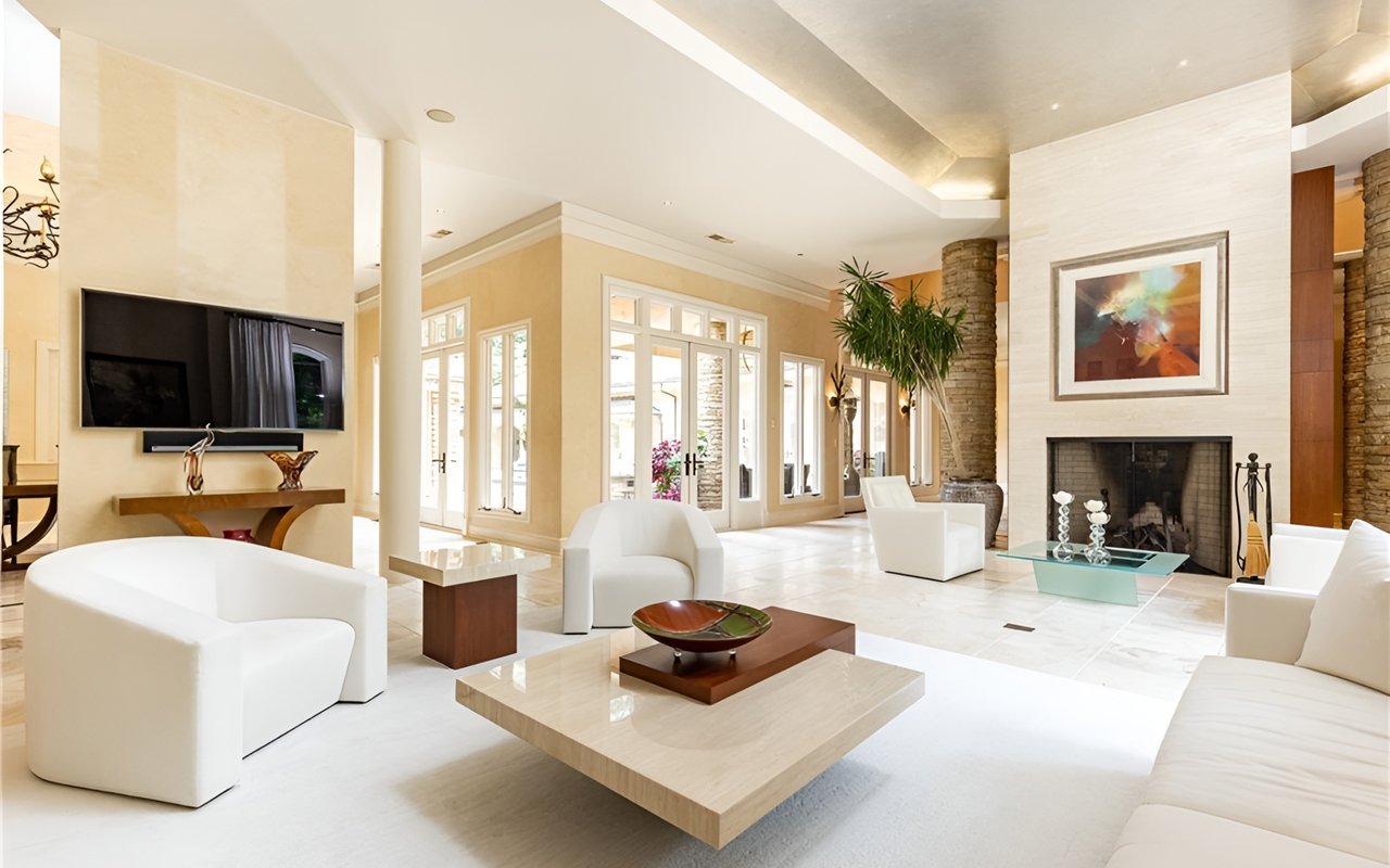 544 Valley Road NW in Atlanta: Discover a Glimpse of Grandeur