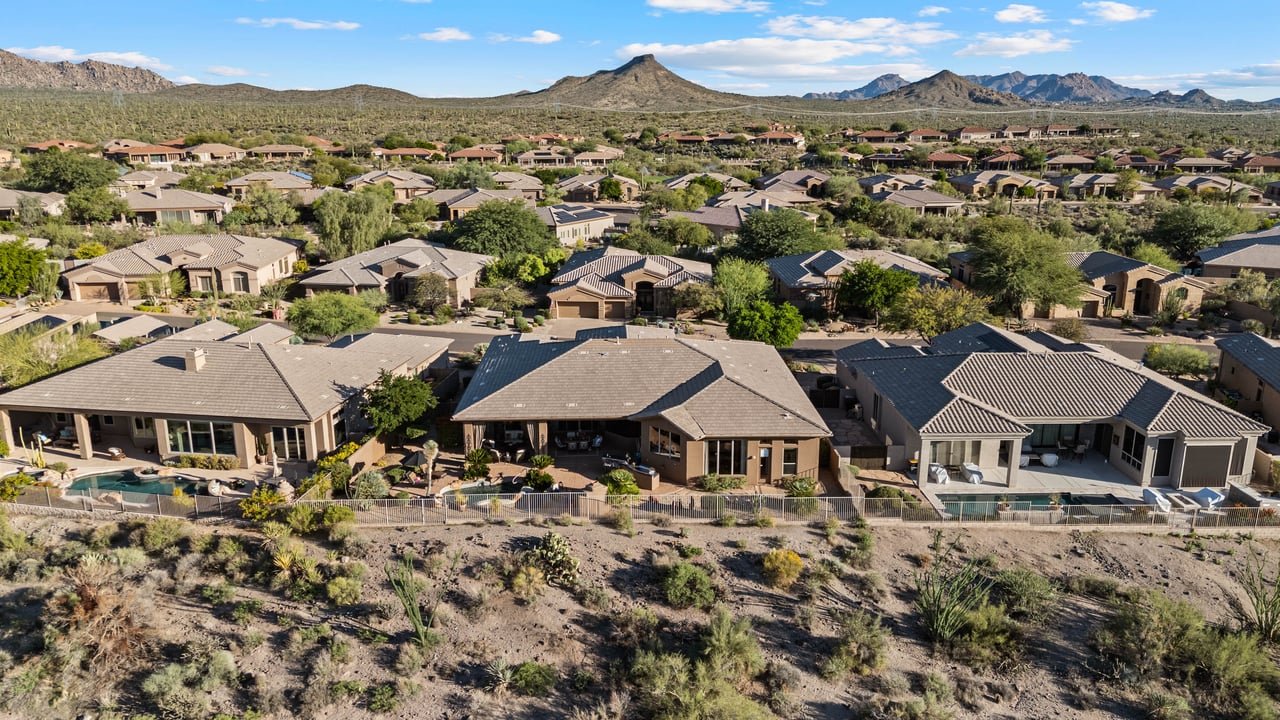 9812 E ROADRUNNER Drive