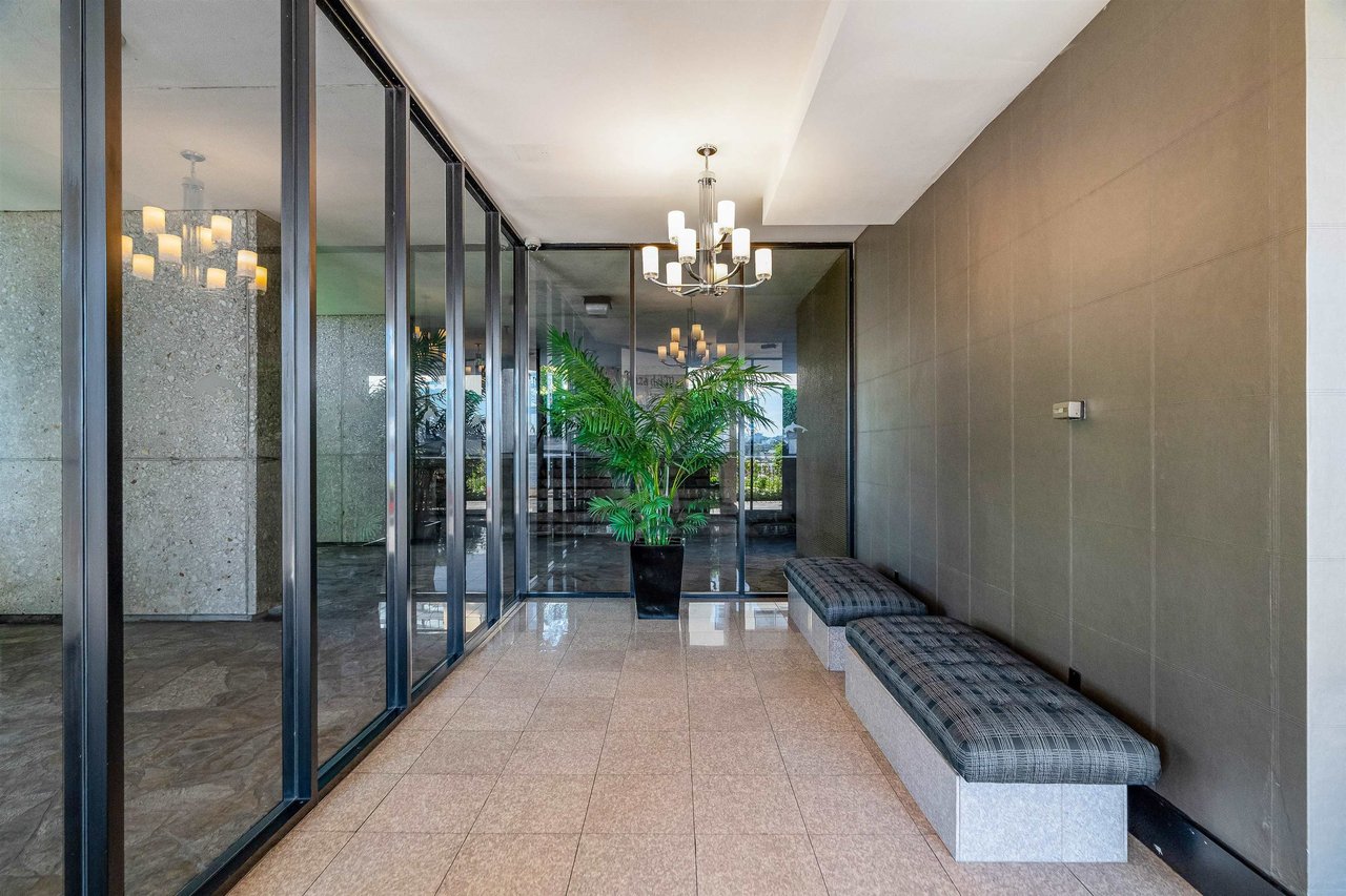 1575 Beach Ave, #303