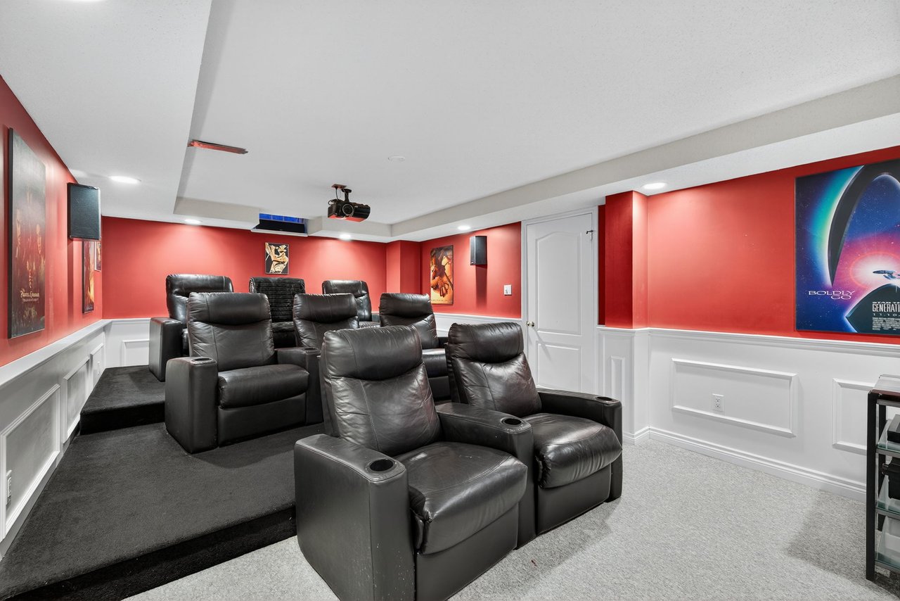 6 Falling Leaf Crt, Aurora