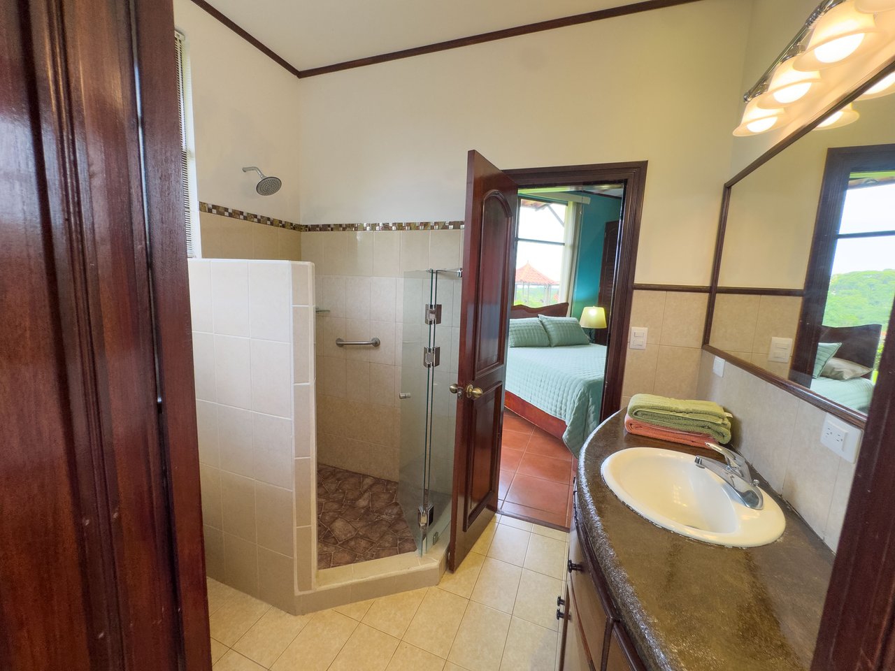Tropical Estate in Gated Community near Quepos