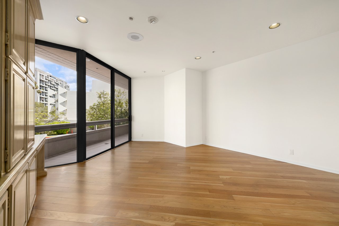 10430 Wilshire Blvd #202, Westwood