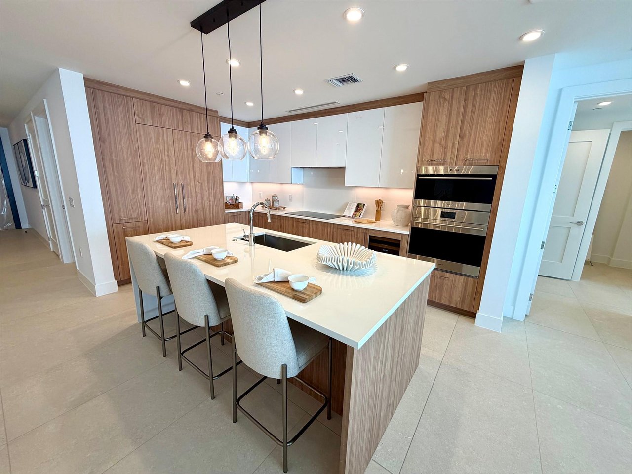 153 N Seabreeze blvd S-2101