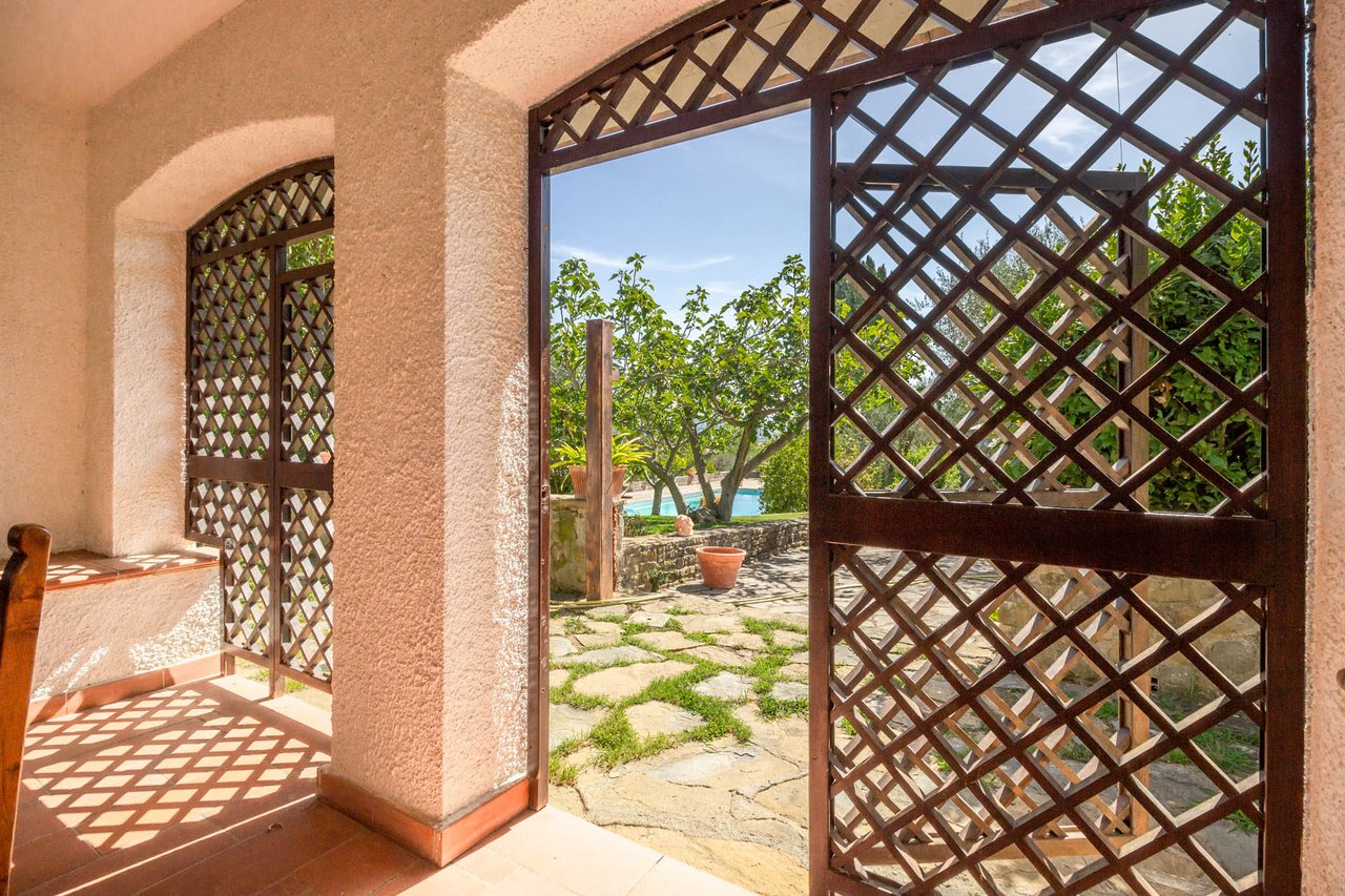 Villa in the Countryside between Sea and City