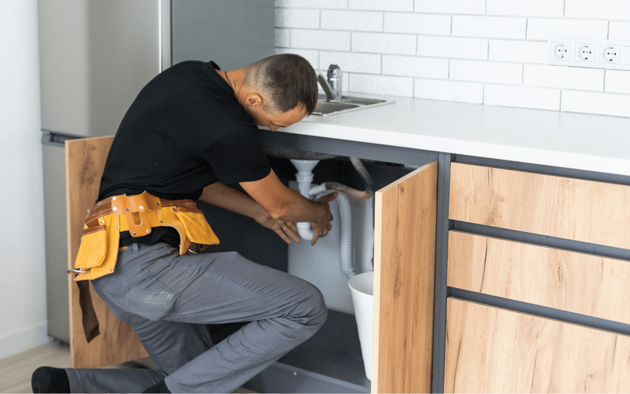 Should You Hire a Contractor or Do It Yourself?