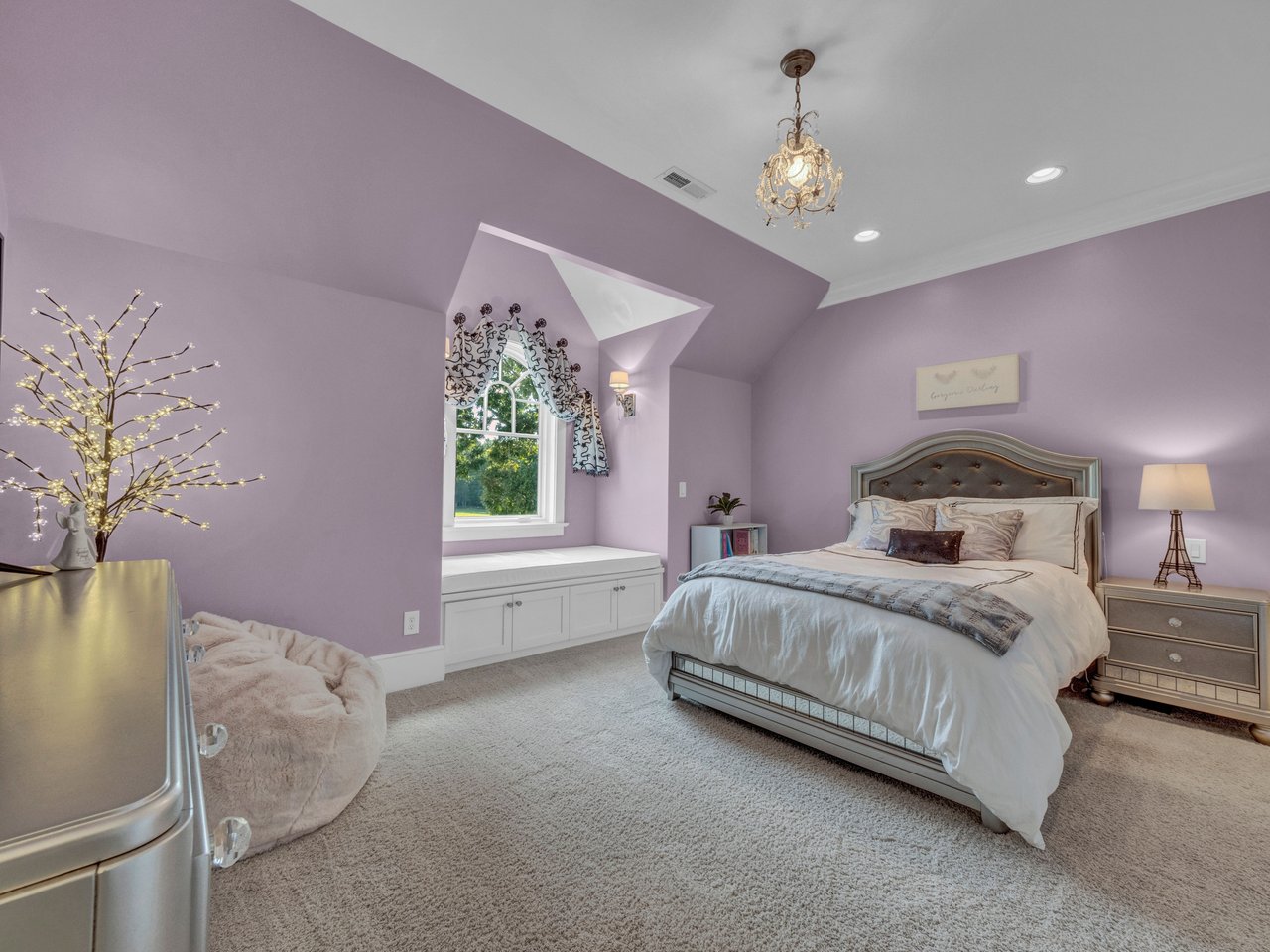 162 Acre Estate with Mountain Views