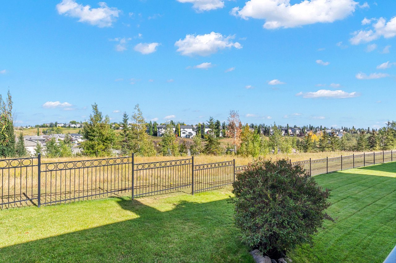 82 Arbour Crest Mount NW