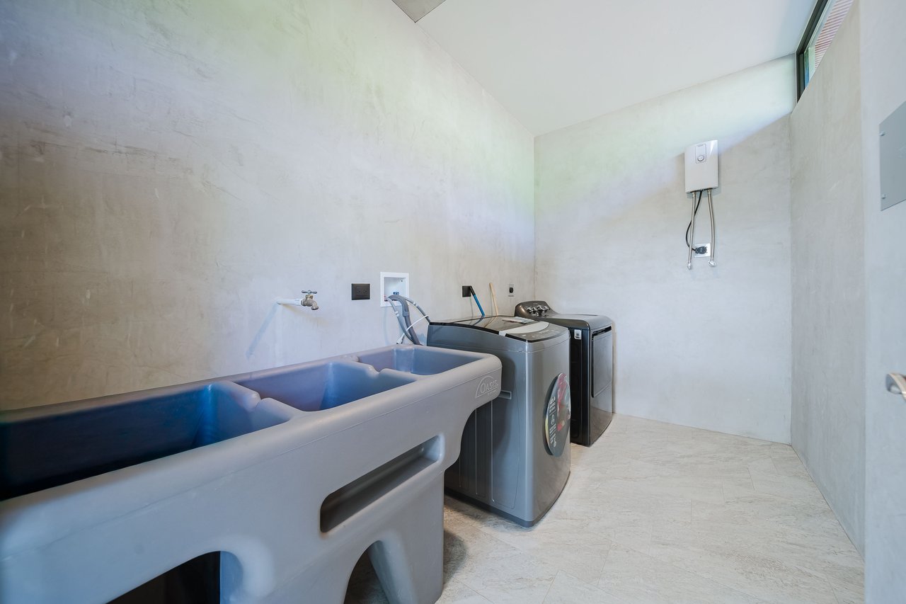 Finca Tranquila Brand New Luxury Residence