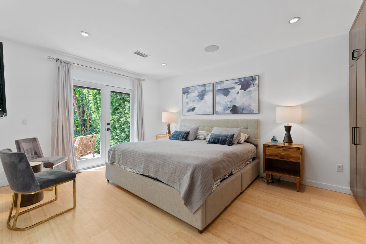 8814 Rosewood