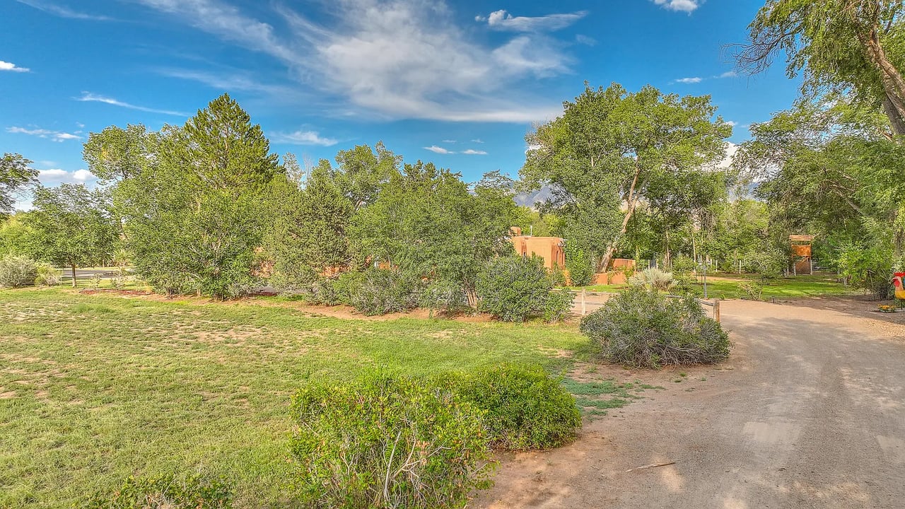 5910 Corrales Rd