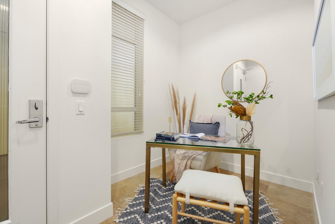 Entry/Office Nook