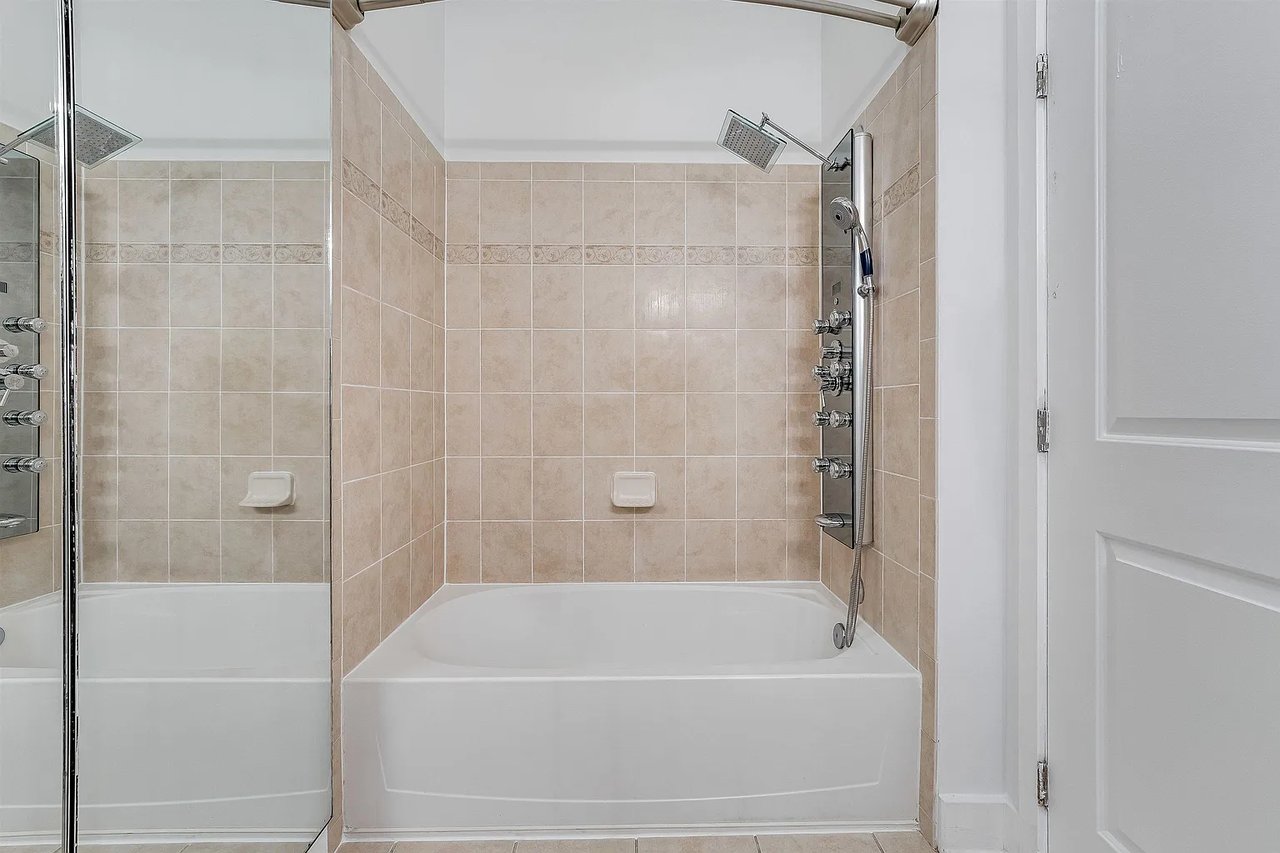 3 Greenwich Dr #112