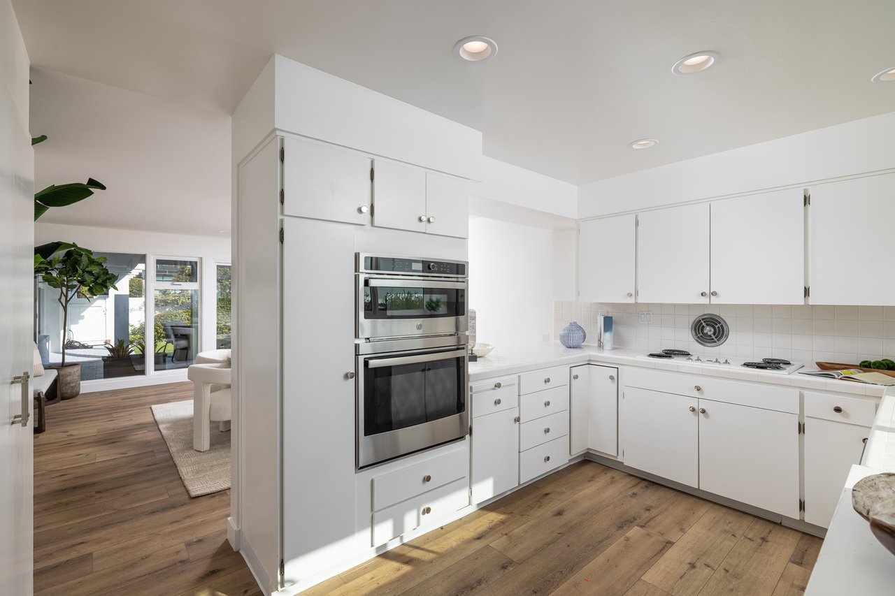 1007 White Sails Way