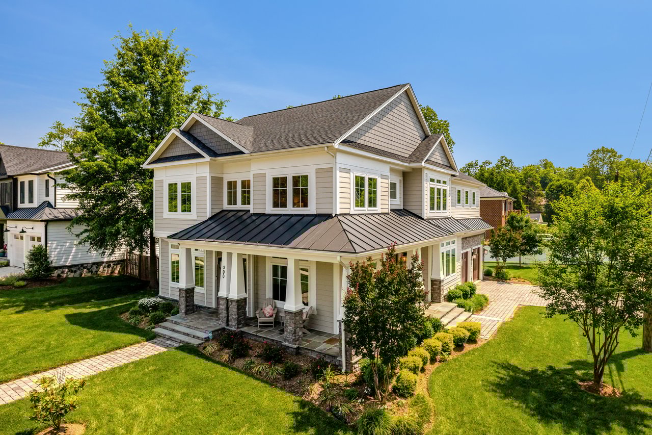 300 Jade Ct NW