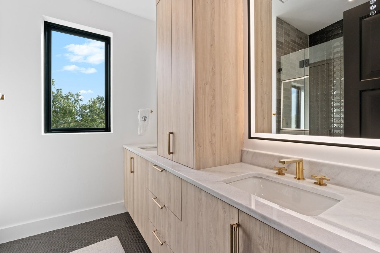 Luxxis Design 1104 Summit