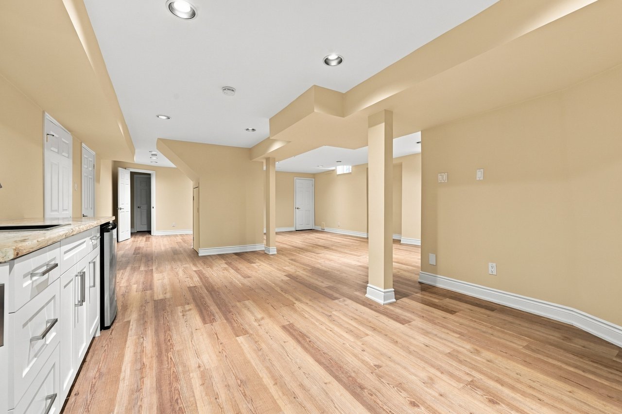 Executive home in Oakville's prestigious Glen Abbey community