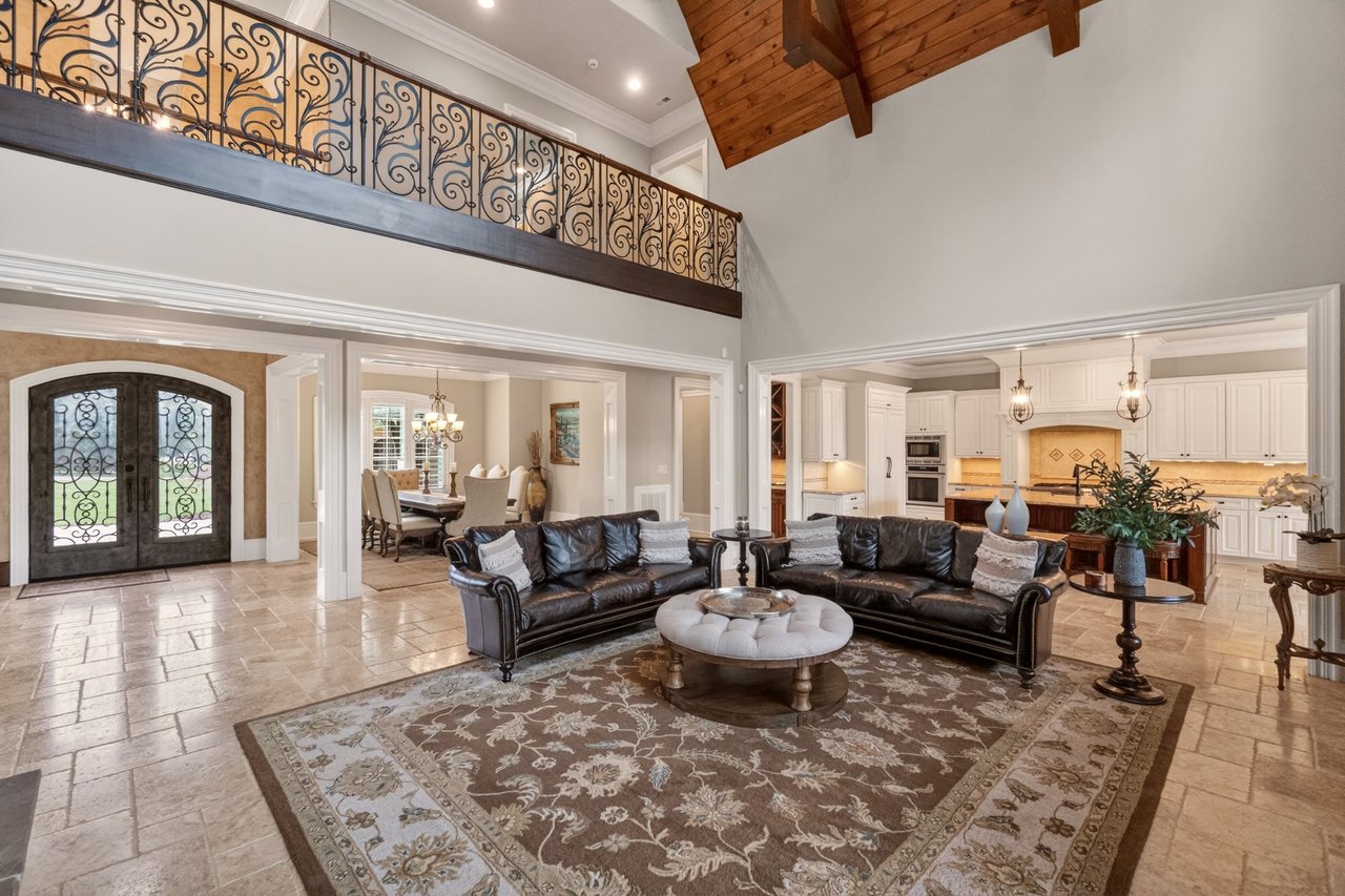 Private Exclusive Listing