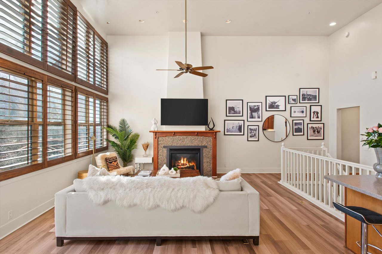 Bright and Stylish Townhome in the Heart of Willits