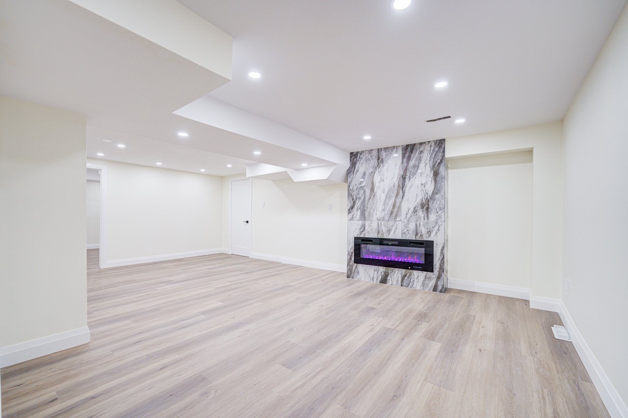 1126 Berkshire Crt