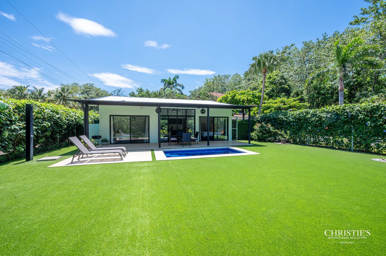 Casa Rosa | A Seaside Escape with a detached Casita in Playa Avellanas
