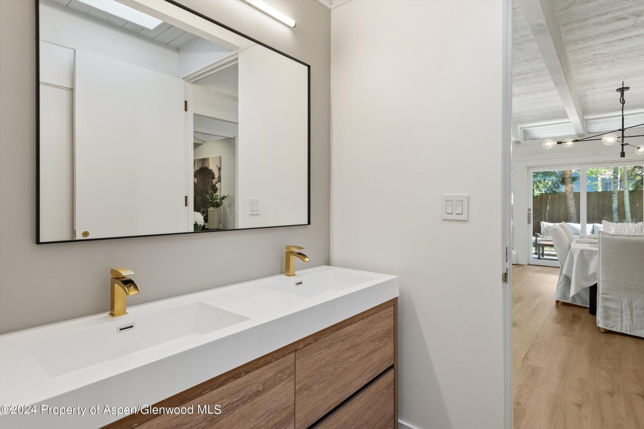 501 W Bleeker St