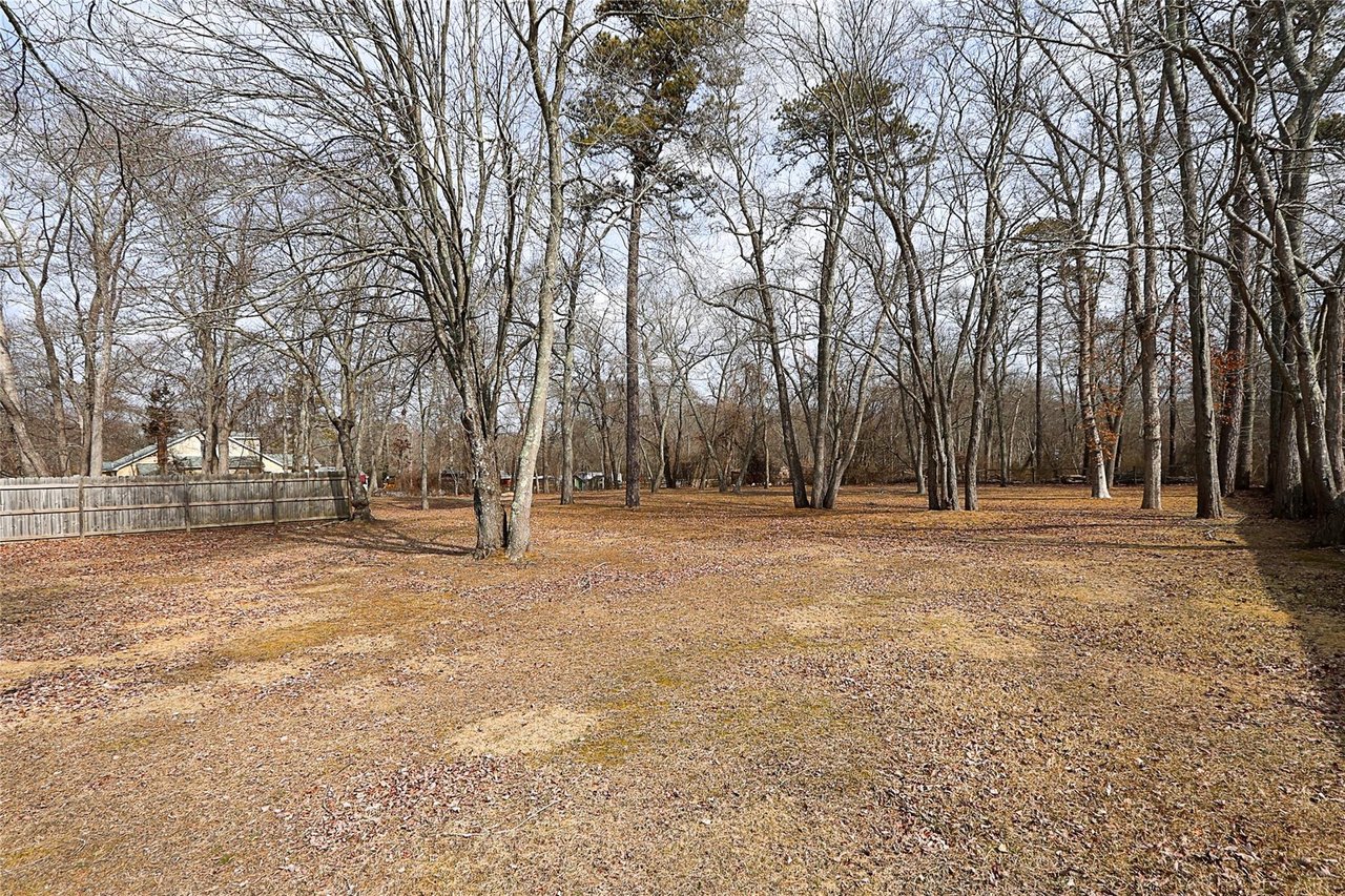 21 Peconic Rd