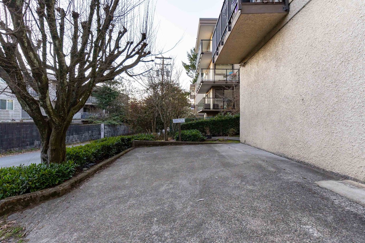 307 W 2nd St, #211