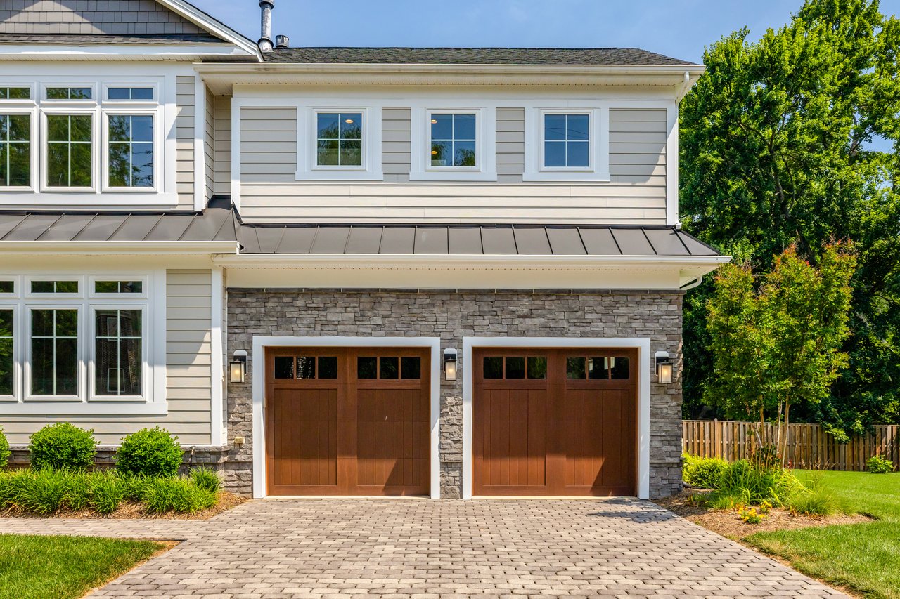 300 Jade Ct NW