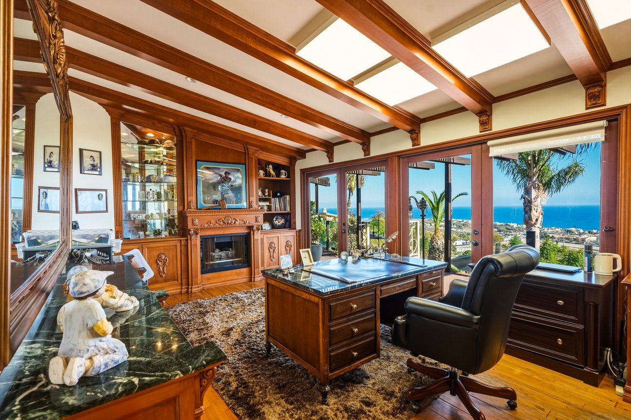 3400 Coast View Dr