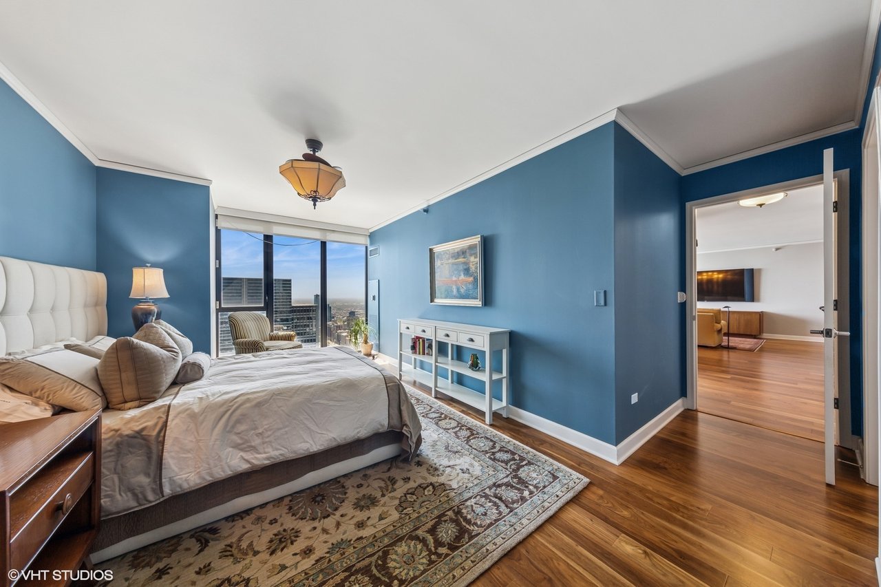 225 N Columbus Dr 7408
