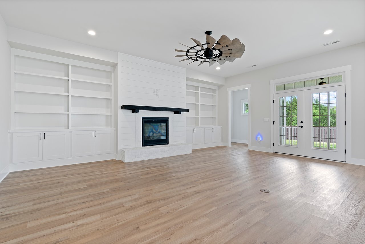 SPACE SPACE SPACE with a Luxury feel! Office AND Bonus Room!Office AND Bonus Room!